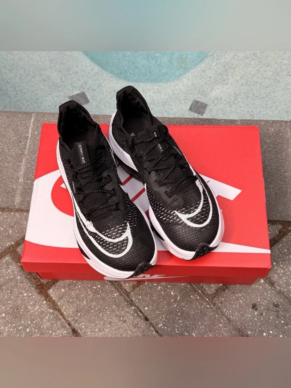 WMNS RUNNING SHOE SIZE 7 NIKE AIR ZOOM ALPHAFLY NEXT% 2 BLACK WHITE DV9425-003